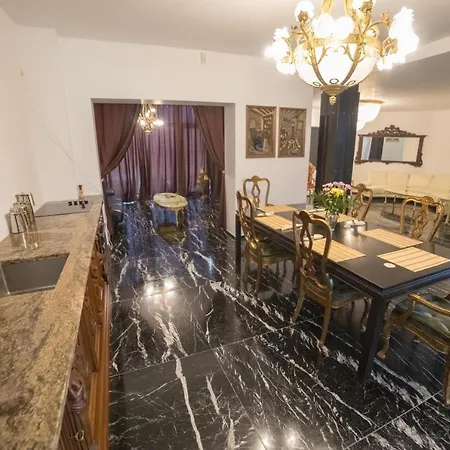 Konukevi Canada Castle