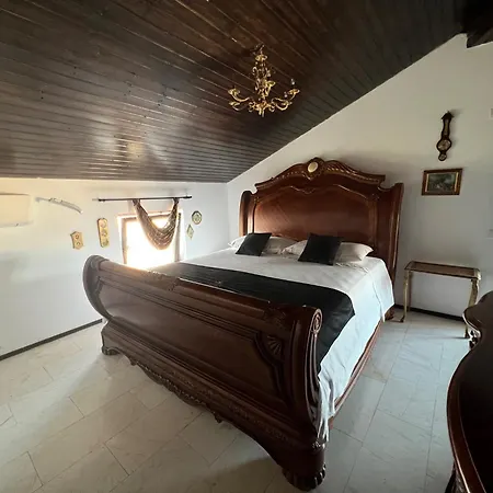 Konukevi Canada Castle 4*