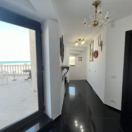 Гостьовий будинок Canada Castle Ефоріє-Норд