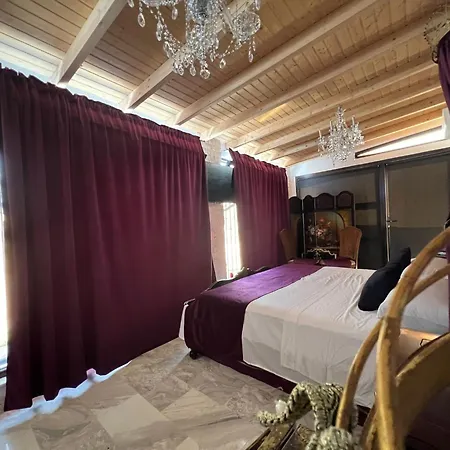 Гостьовий будинок Canada Castle Ефоріє-Норд