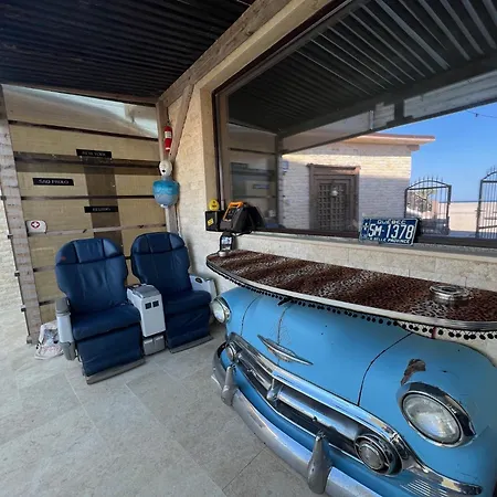 Гостьовий будинок Canada Castle 4*