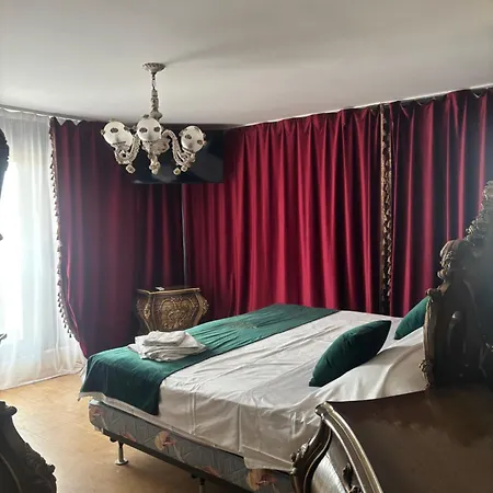 Гостьовий будинок Canada Castle