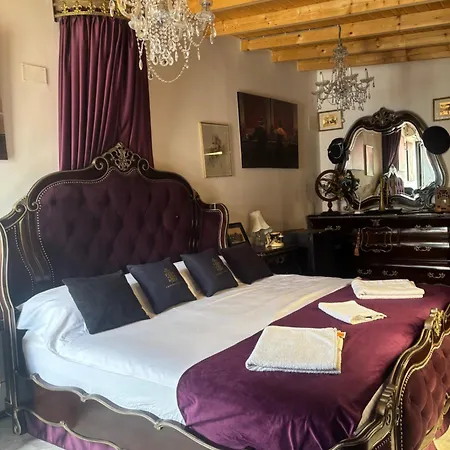 Гостьовий будинок Canada Castle 4*