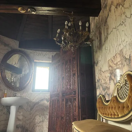 Гостьовий будинок Canada Castle 4*