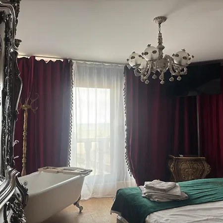 Гостьовий будинок Canada Castle