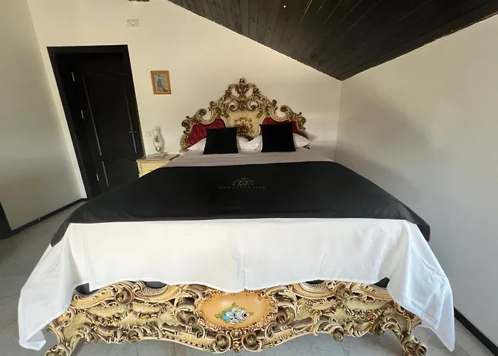 Guest house Canada Castle 4*